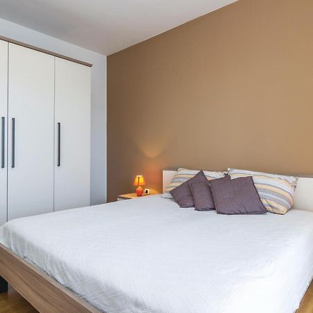 Cozy Apartment In Porec With Wifi Eksteriør billede