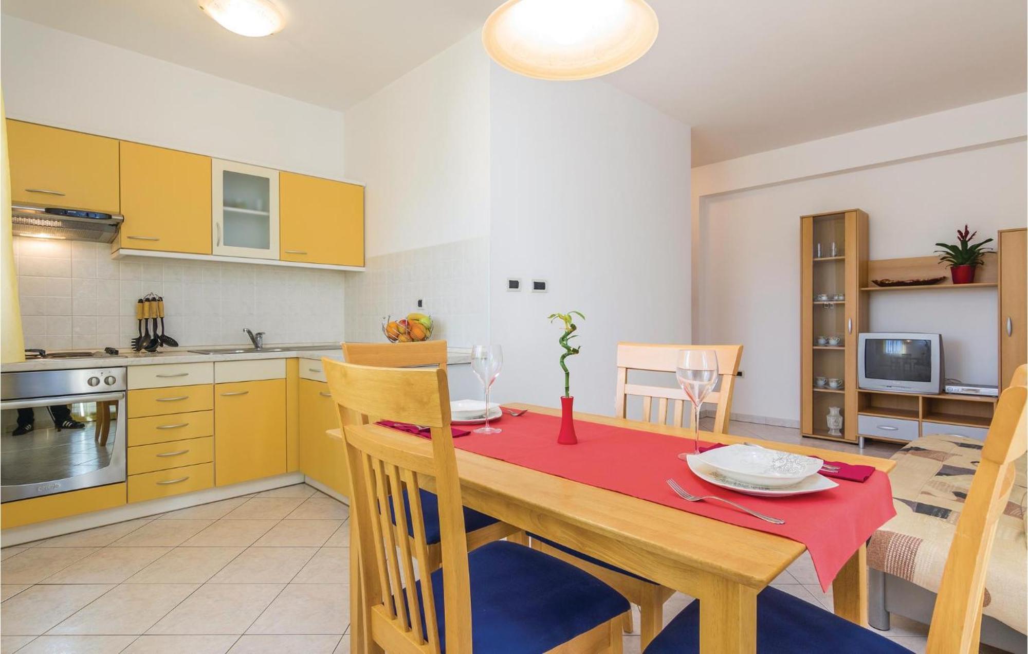 Cozy Apartment In Porec With Wifi Eksteriør billede
