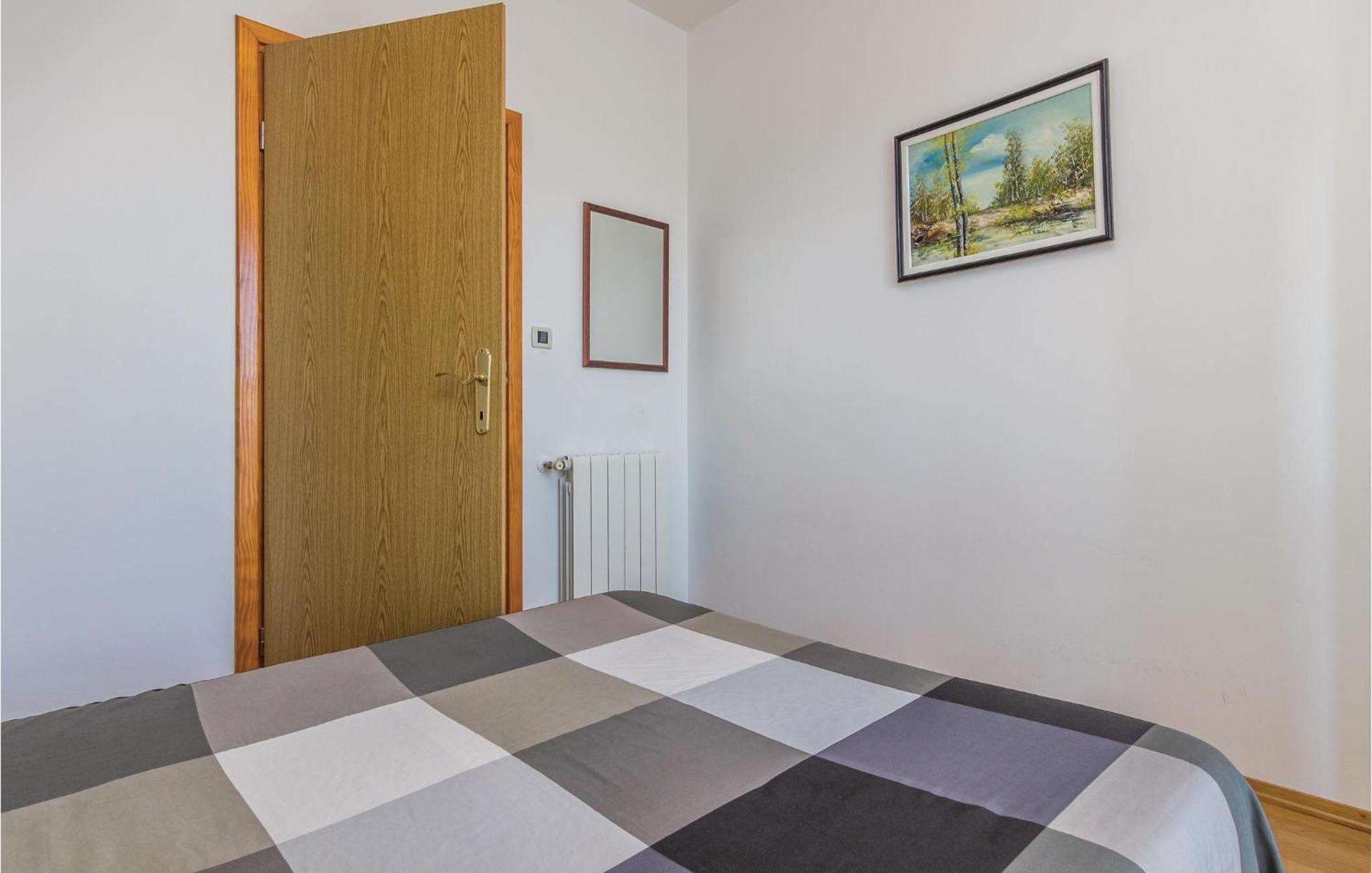 Cozy Apartment In Porec With Wifi Eksteriør billede