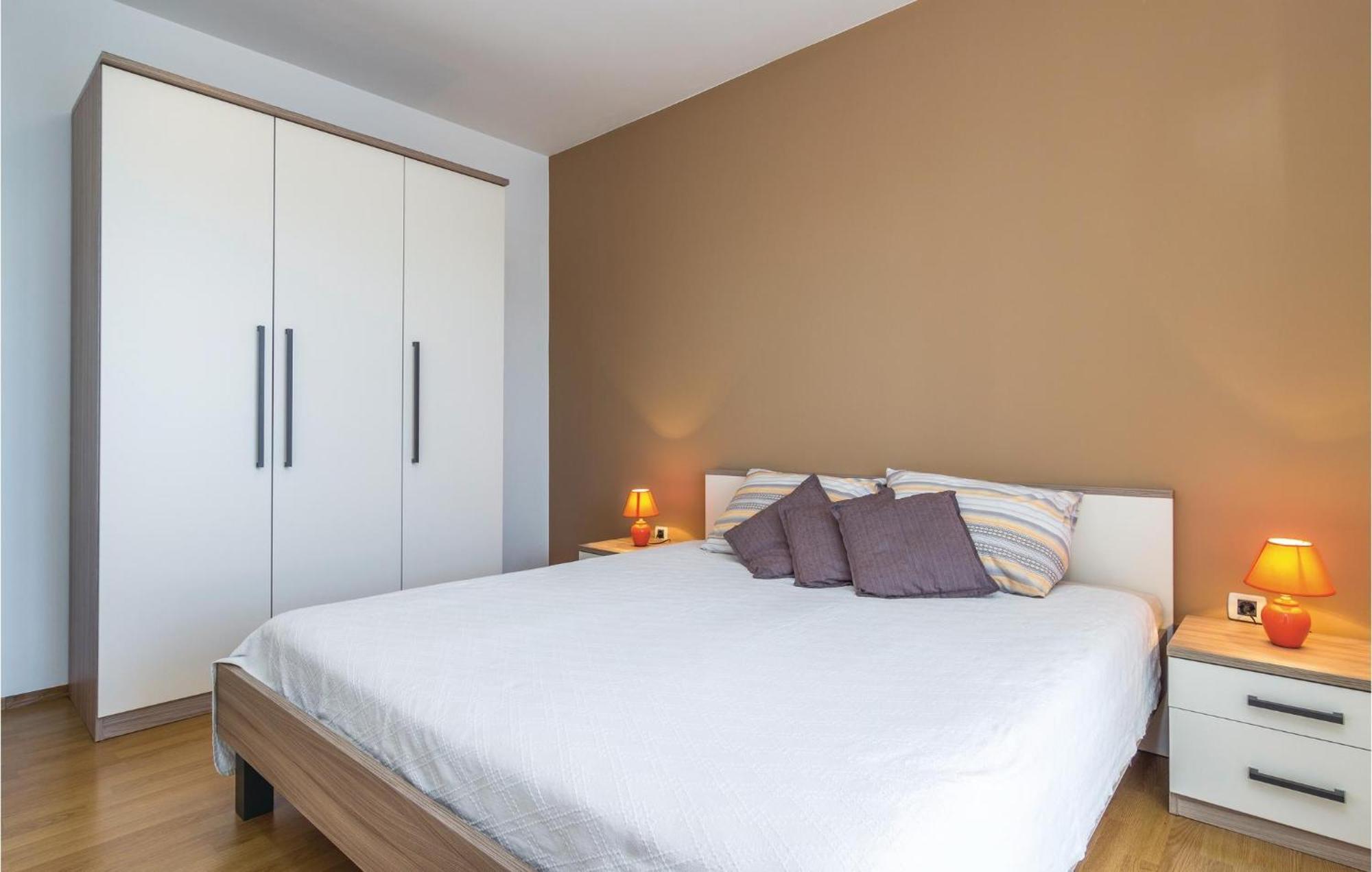 Cozy Apartment In Porec With Wifi Eksteriør billede