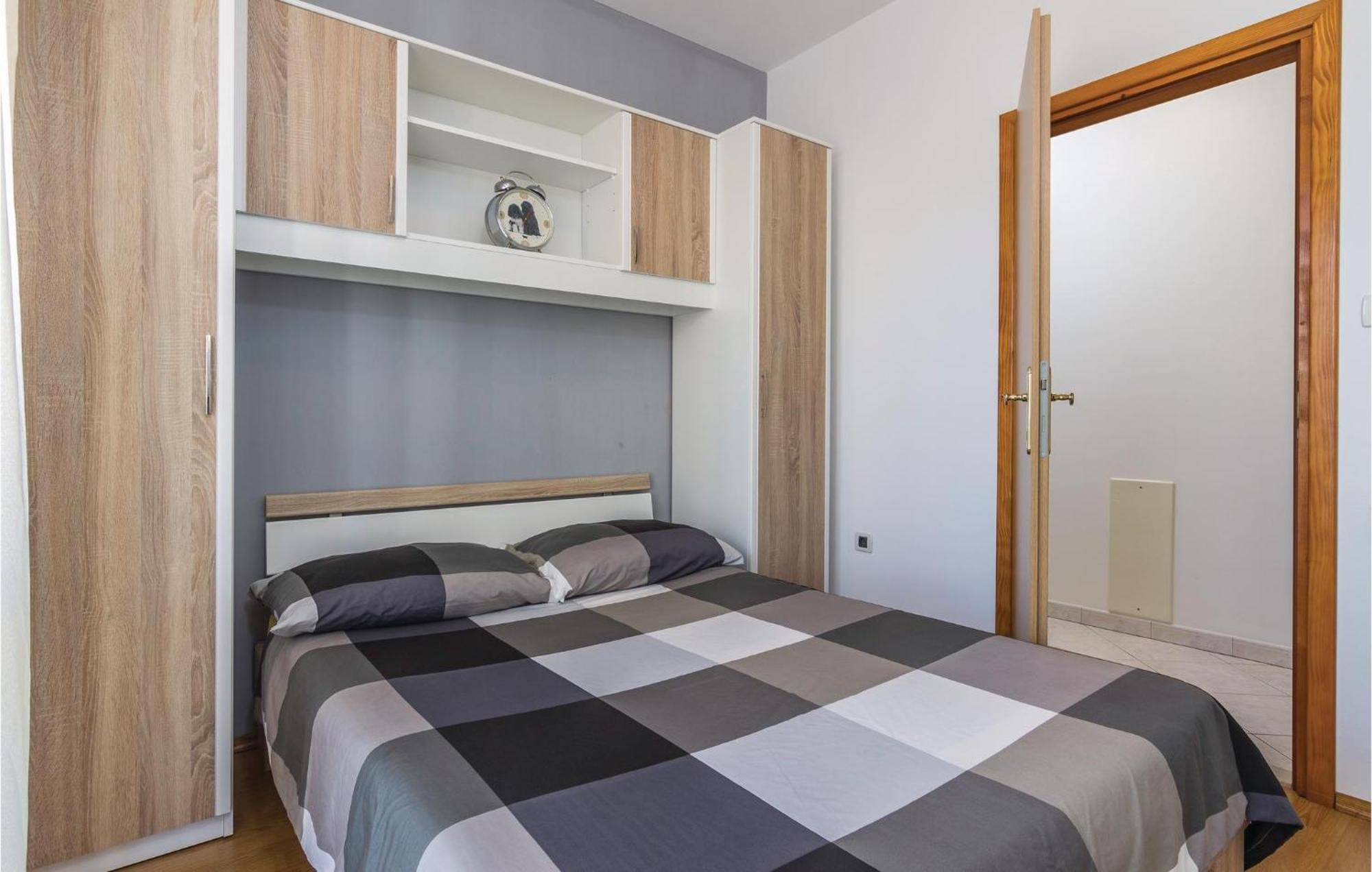 Cozy Apartment In Porec With Wifi Eksteriør billede