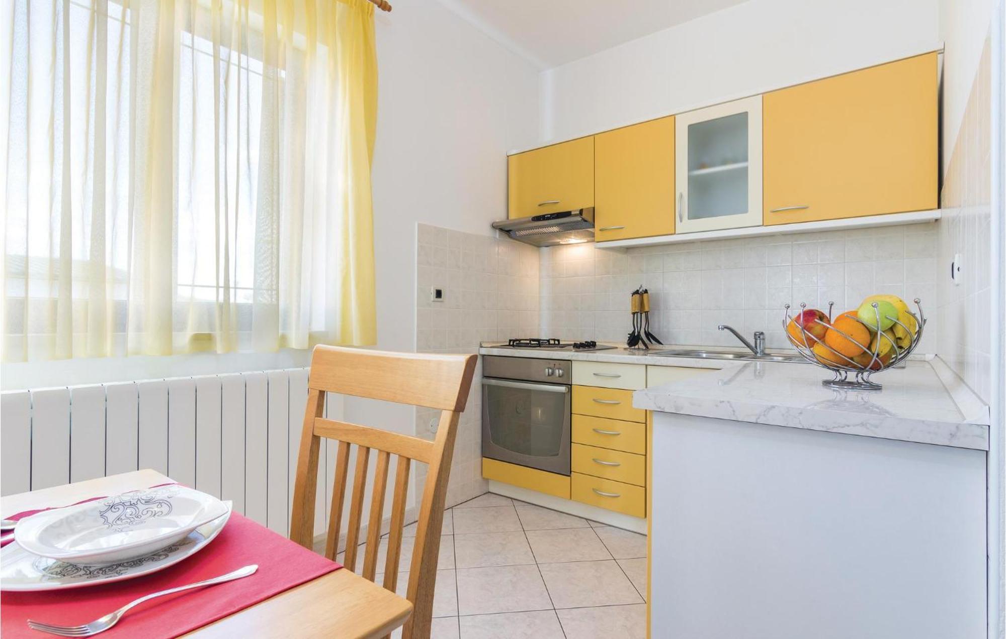 Cozy Apartment In Porec With Wifi Eksteriør billede