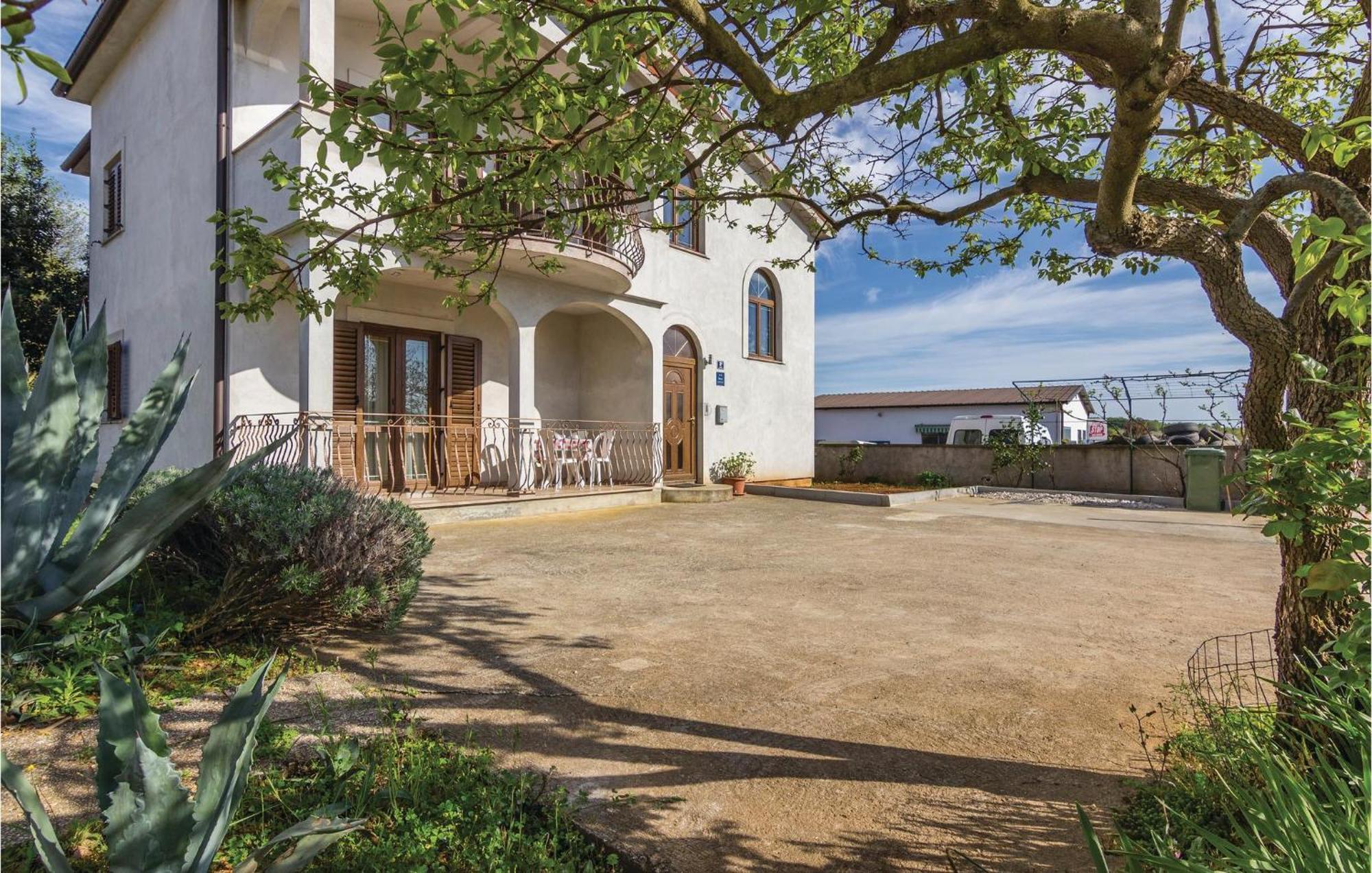 Cozy Apartment In Porec With Wifi Eksteriør billede